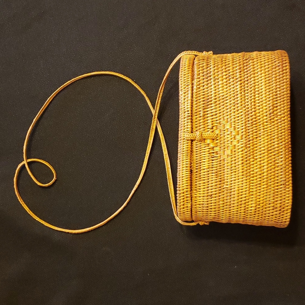 Oval Woven Straw Handbag